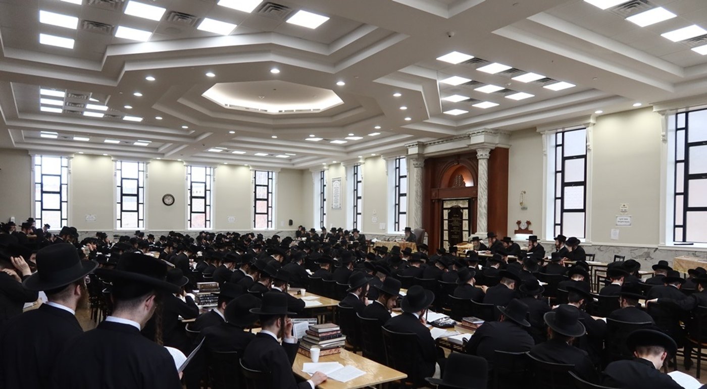 סאטמר: הרבי מסר שיעור תורה לבחורי החסידות