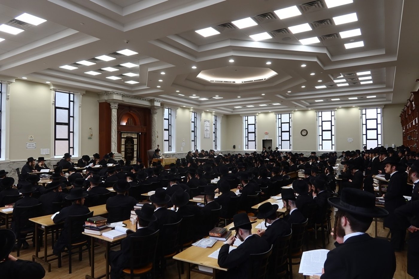 סאטמר: הרבי מסר שיעור תורה לבחורי החסידות