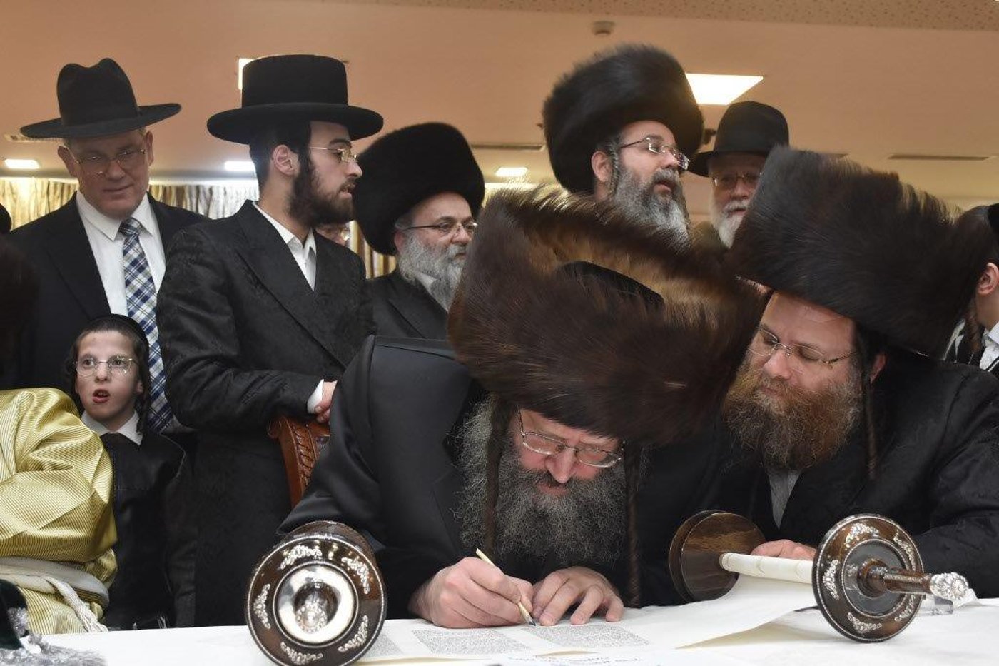 מעמד מיוחד: בביטשקוב הכניסו ספר תורה חדש