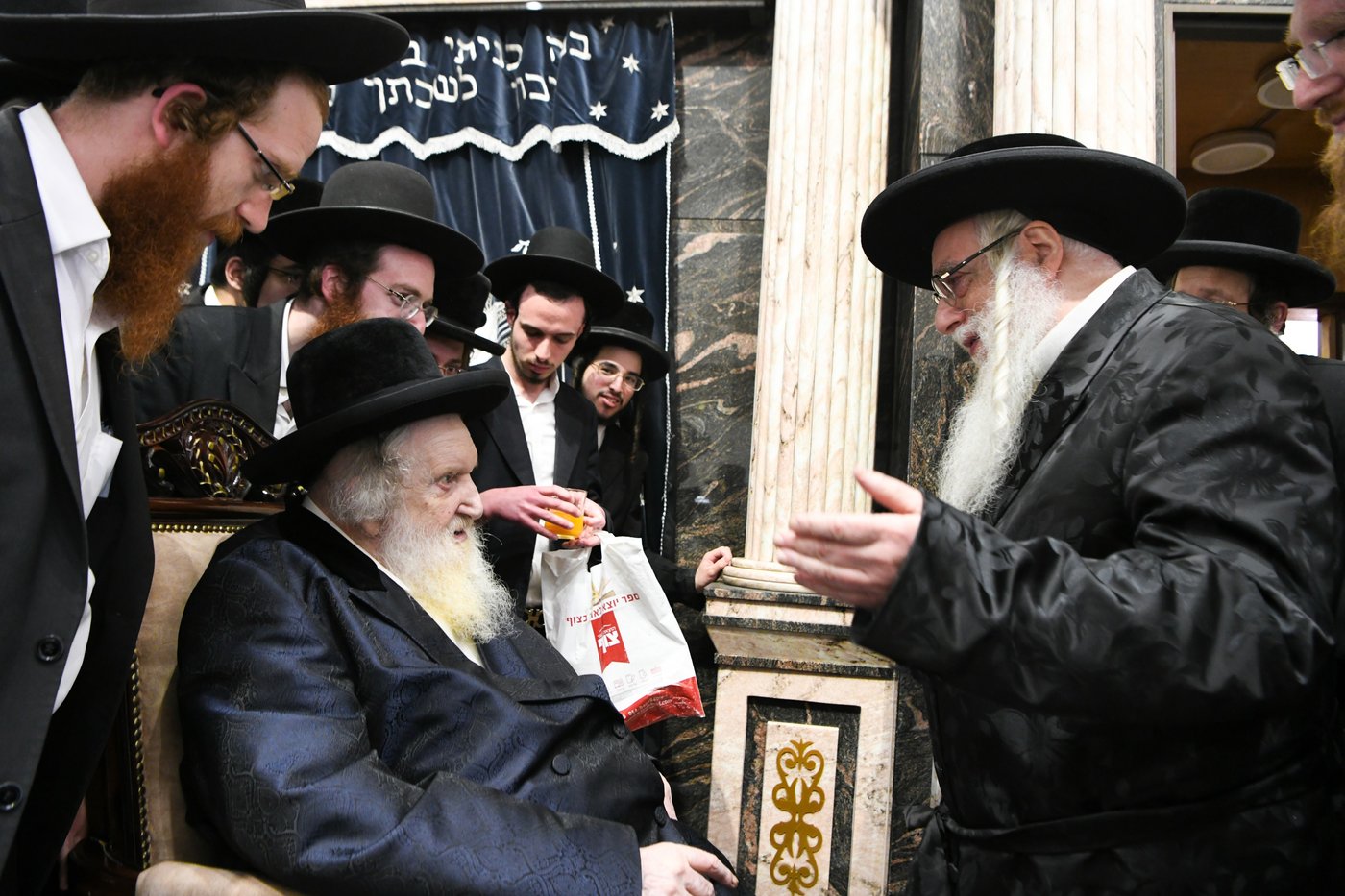ראב"ד 'העדה' מסר שיעור תורה בצאנז; צפו