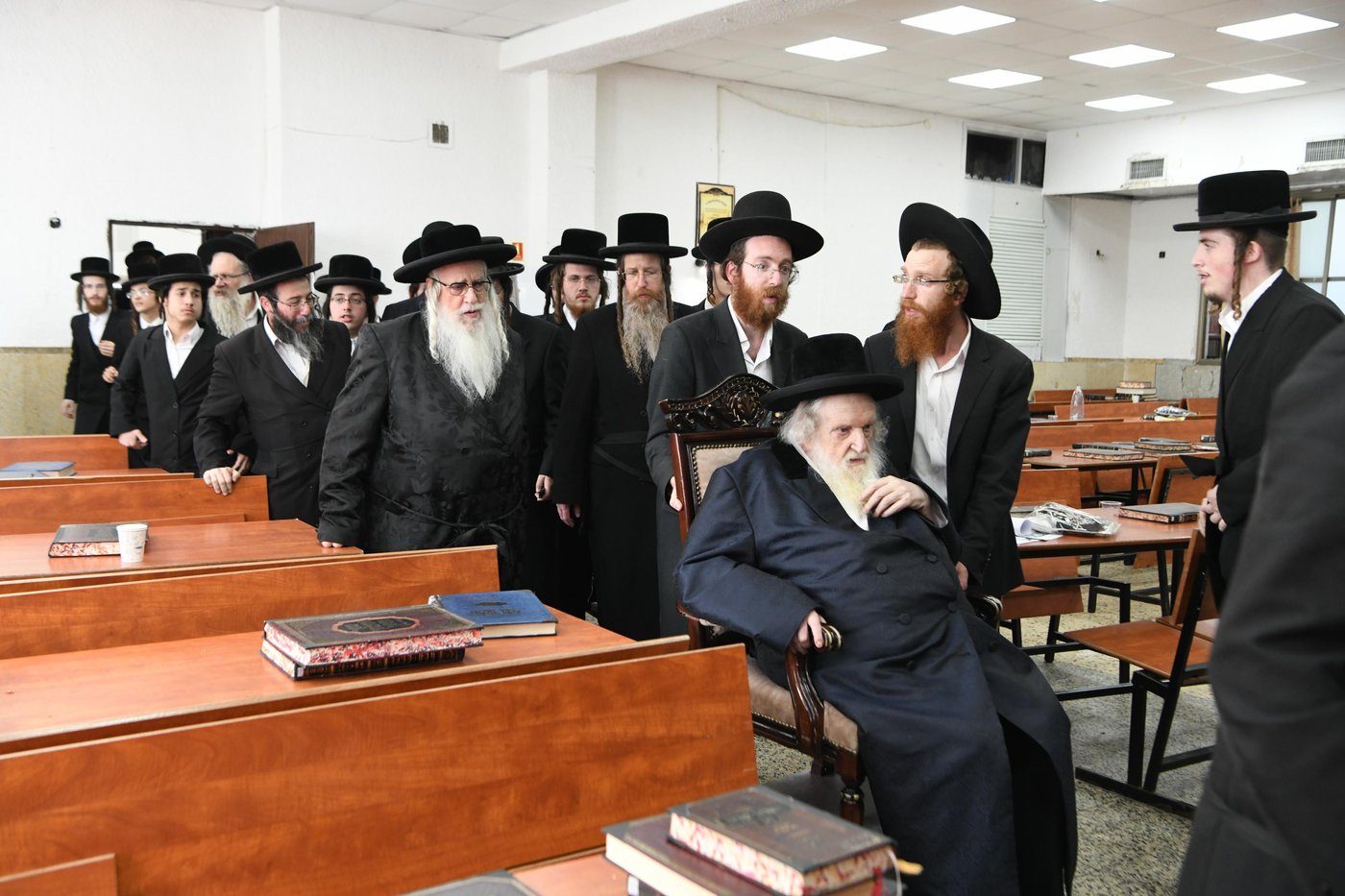 ראב"ד 'העדה' מסר שיעור תורה בצאנז; צפו