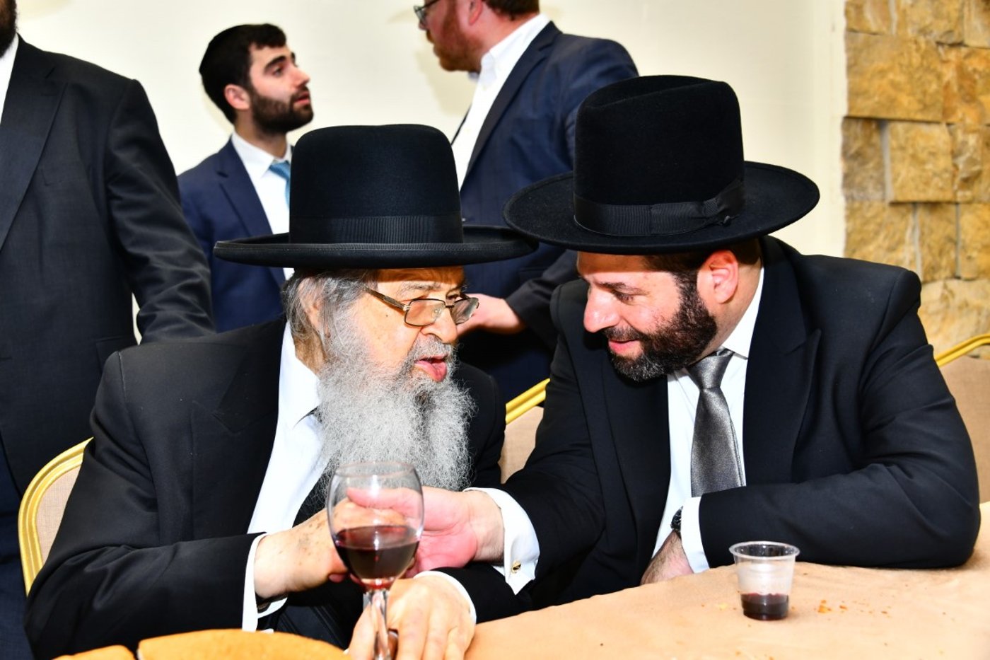 סגן ראש עיריית בני ברק חיתן, החברים חגגו • צפו