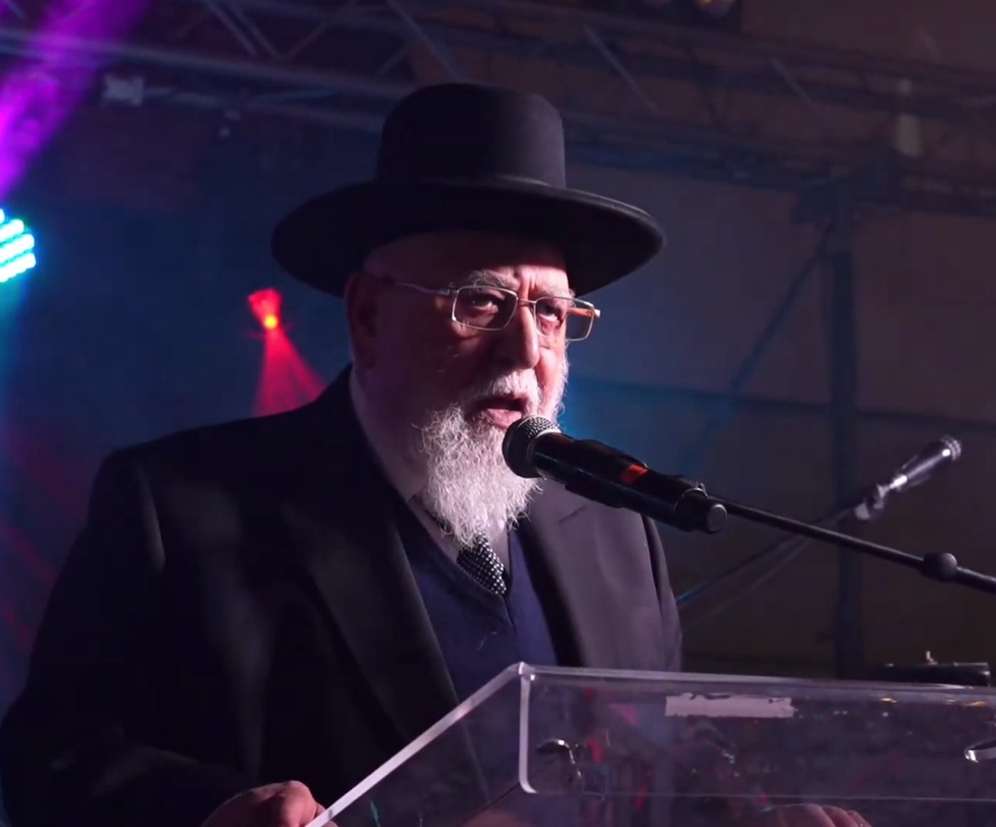 המונים במעמד "כתבם" בפתח תקווה; צפו