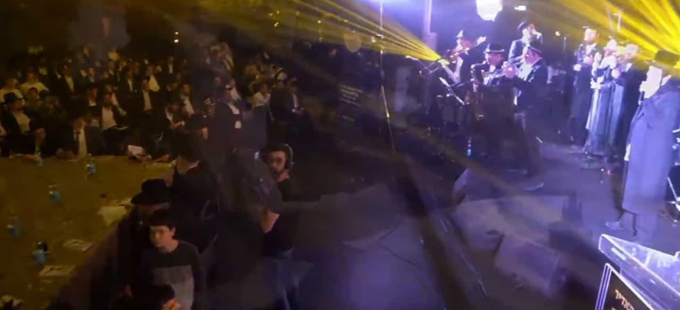 המונים במעמד "כתבם" בפתח תקווה; צפו