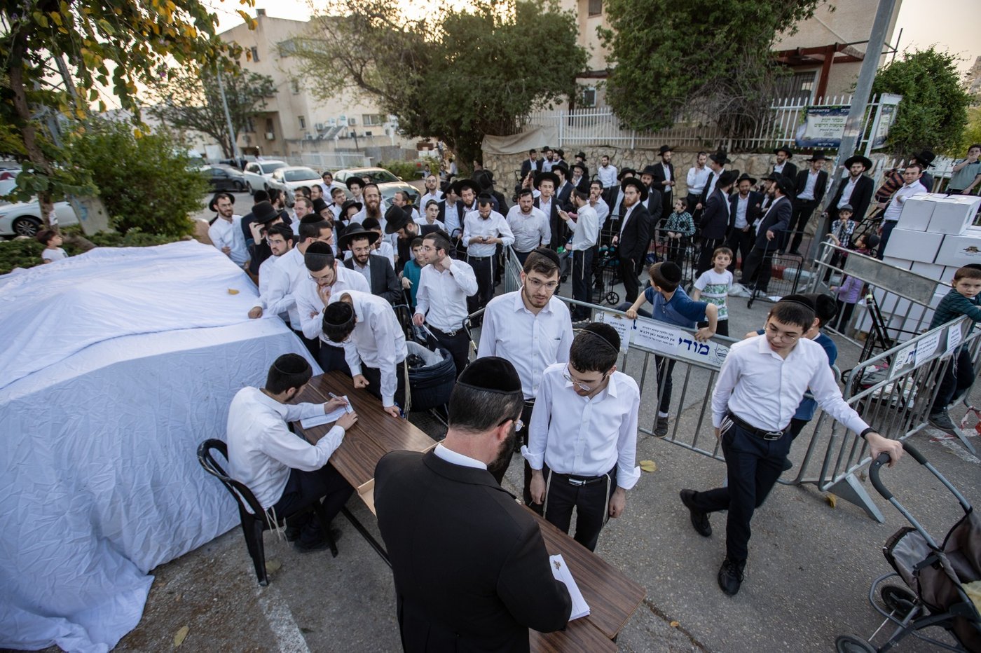 חלוקת הענק לאברכי רשת הכוללים 'מגדל עוז'