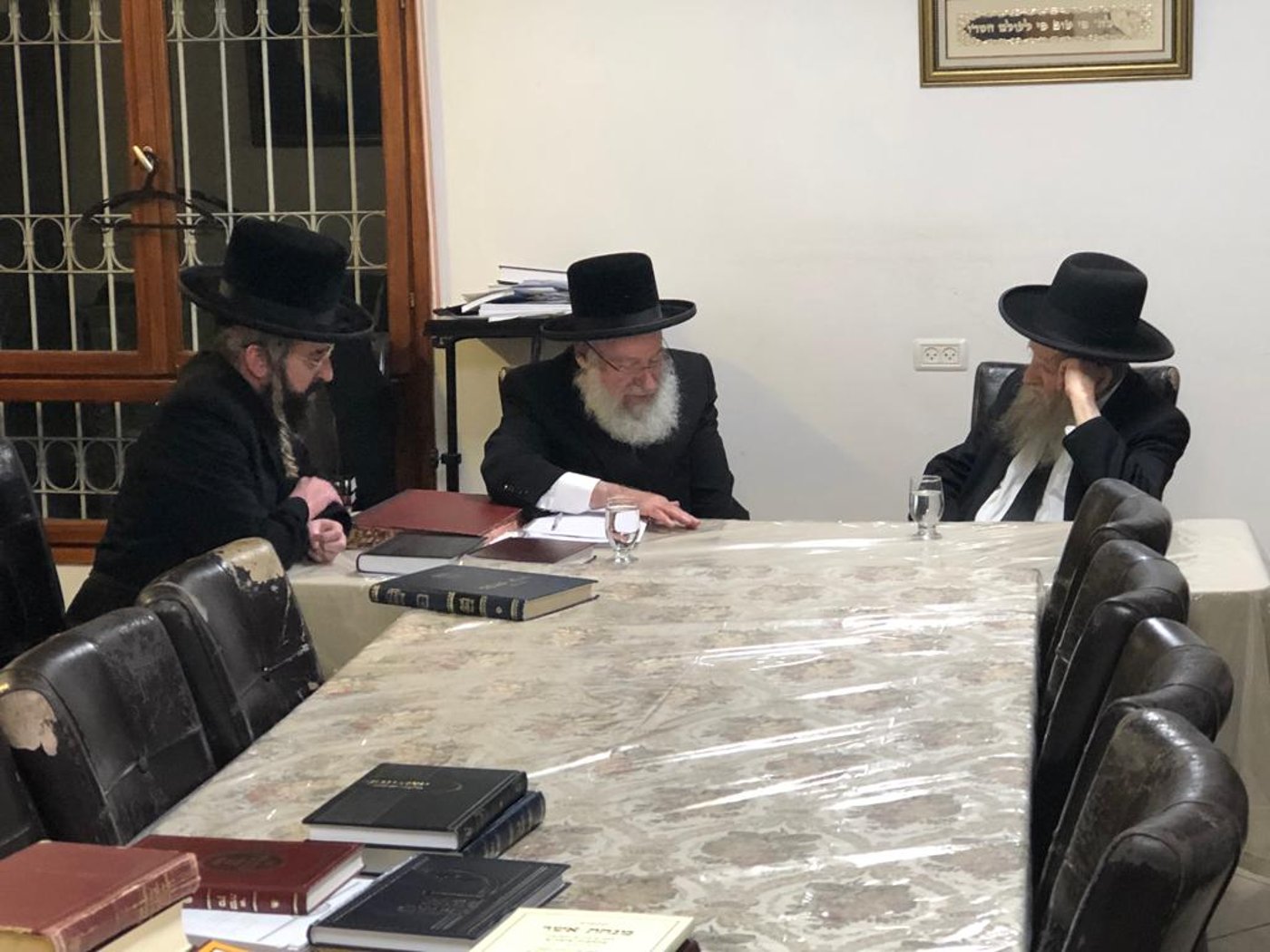 באישון לילה: הגאון רבי אביעזר פילץ עלה לביתו של הגר"א וייס