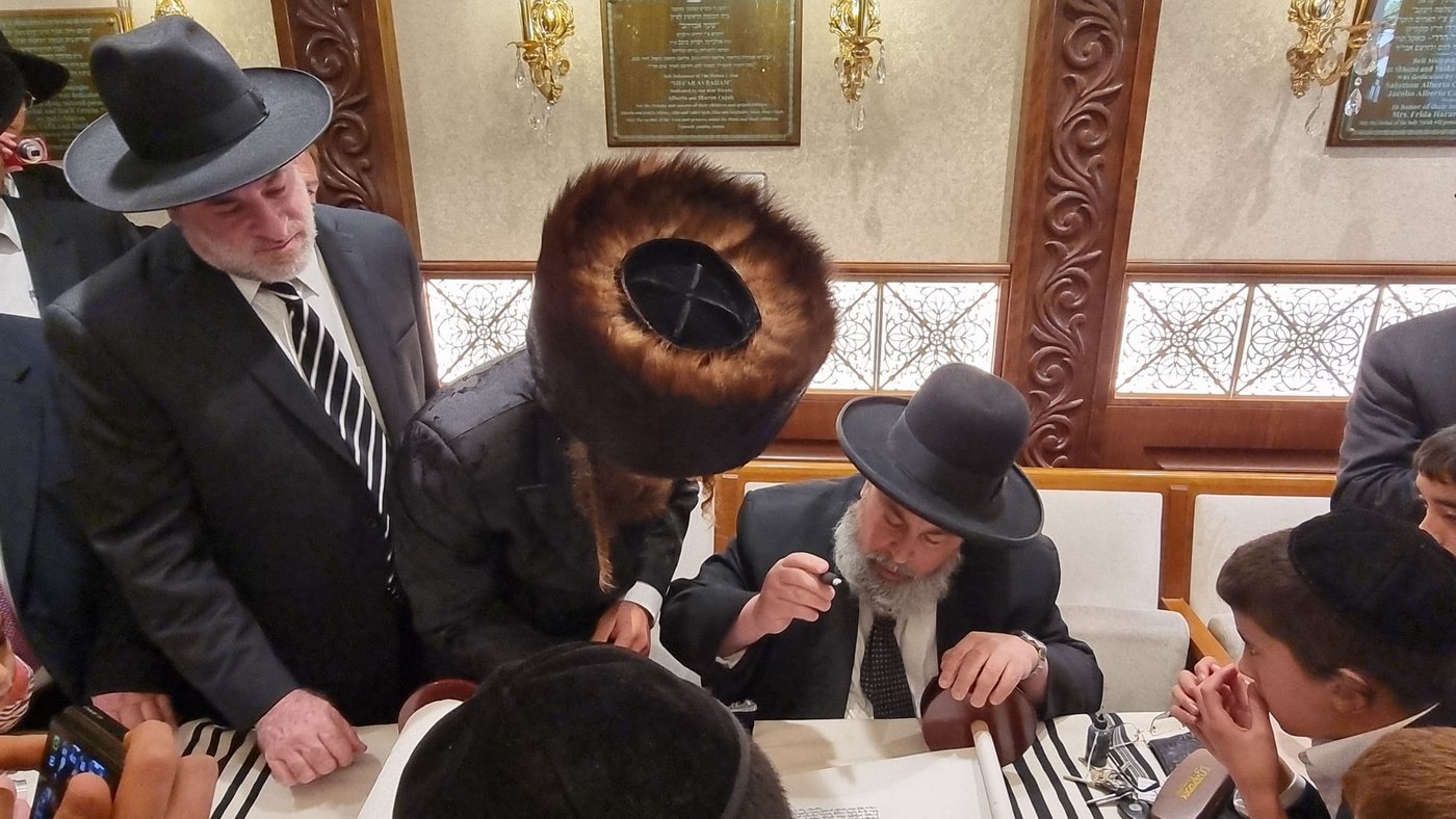 ספר תורה הוכנס להיכל זקן הראשונים לציון
