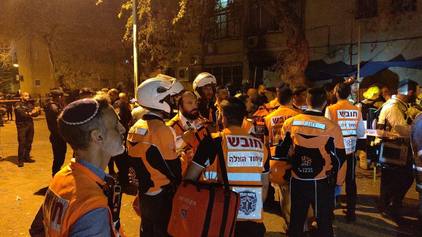 שריפה במבנה בנתניה: שניים במצב קשה