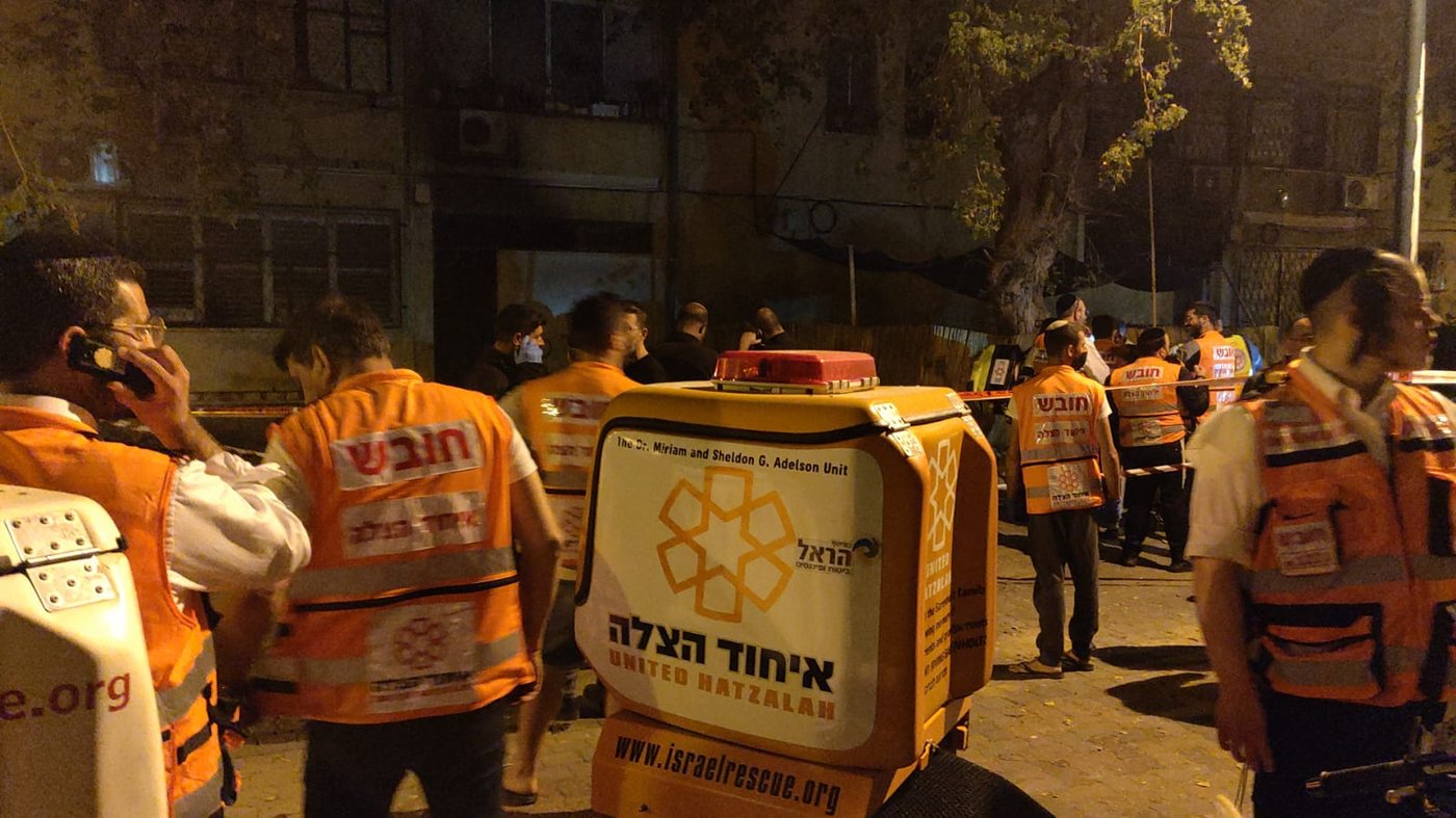 שריפה במבנה בנתניה: שניים במצב קשה