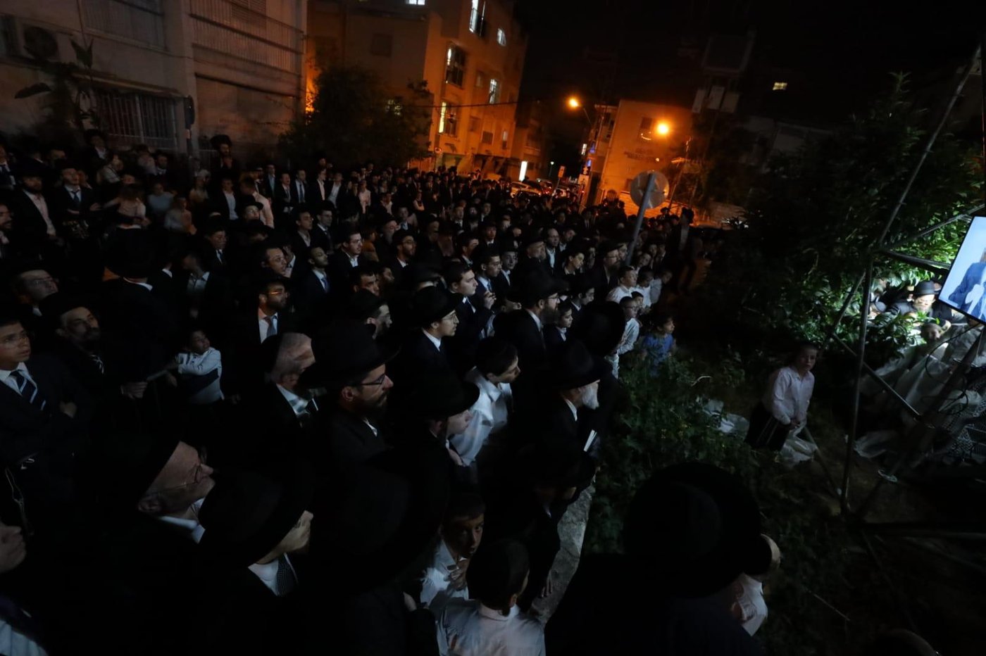 תיעוד מסכם: אלפים עלו לביתו של ראש הישיבה בחג הפסח
