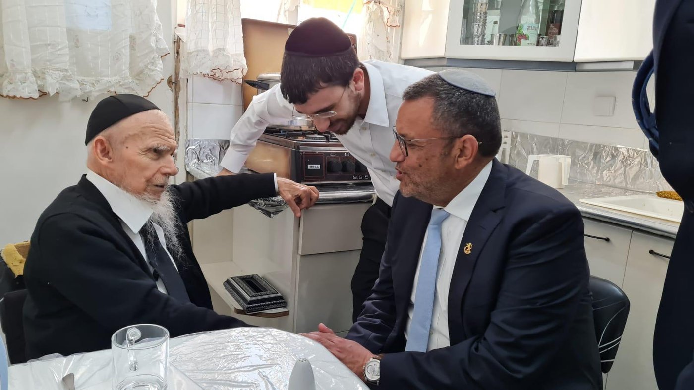 תיעוד מסכם: אלפים עלו לביתו של ראש הישיבה בחג הפסח
