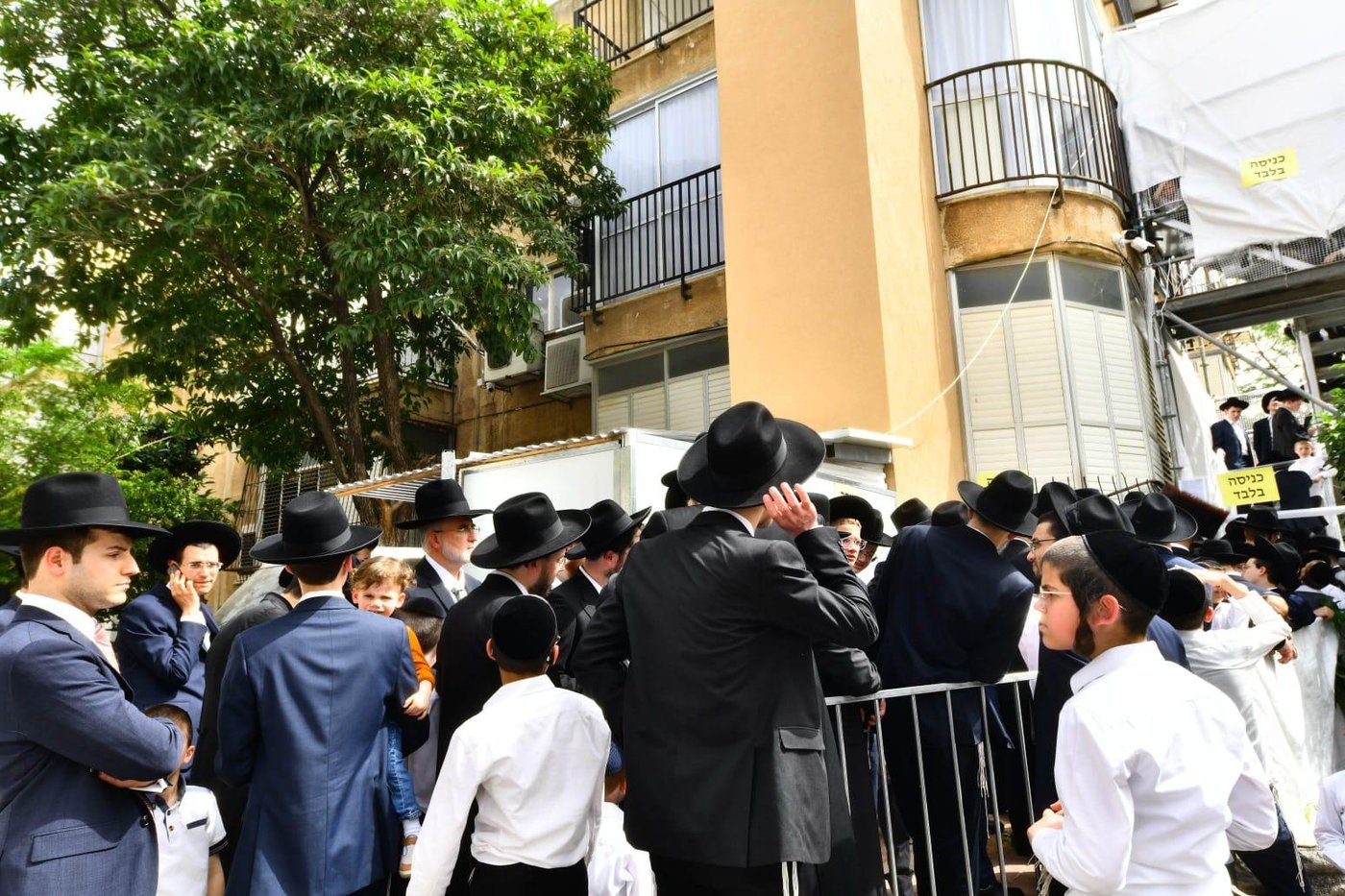 תיעוד מסכם: אלפים עלו לביתו של ראש הישיבה בחג הפסח