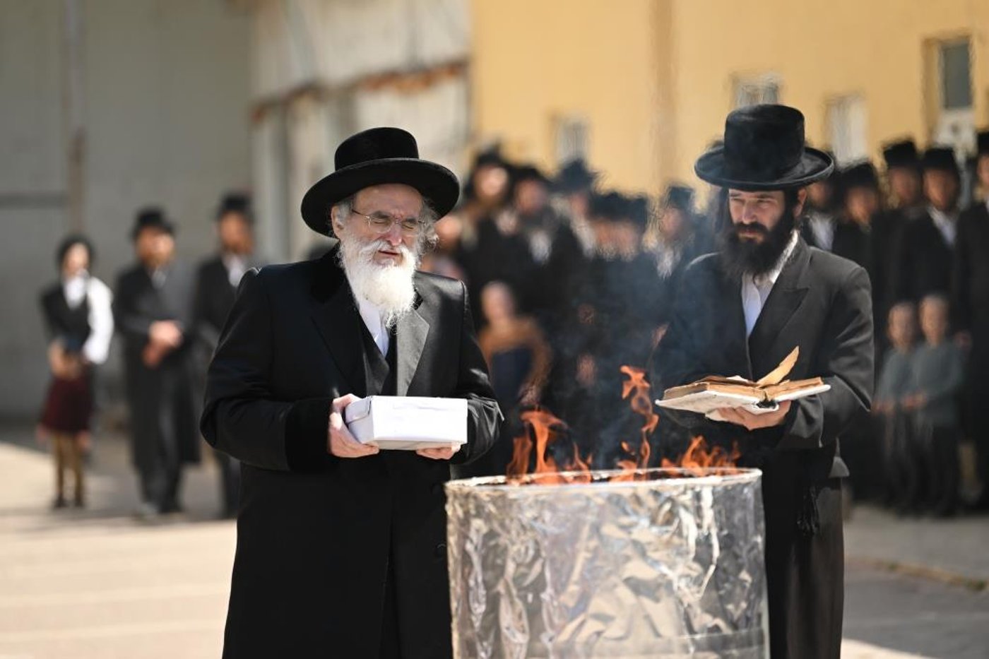 הרבי למד עם הבחור היתום: מראות חג הפסח בויז'ניץ