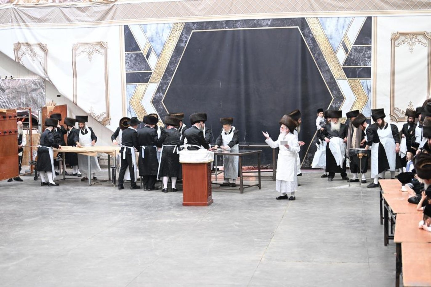 הרבי למד עם הבחור היתום: מראות חג הפסח בויז'ניץ