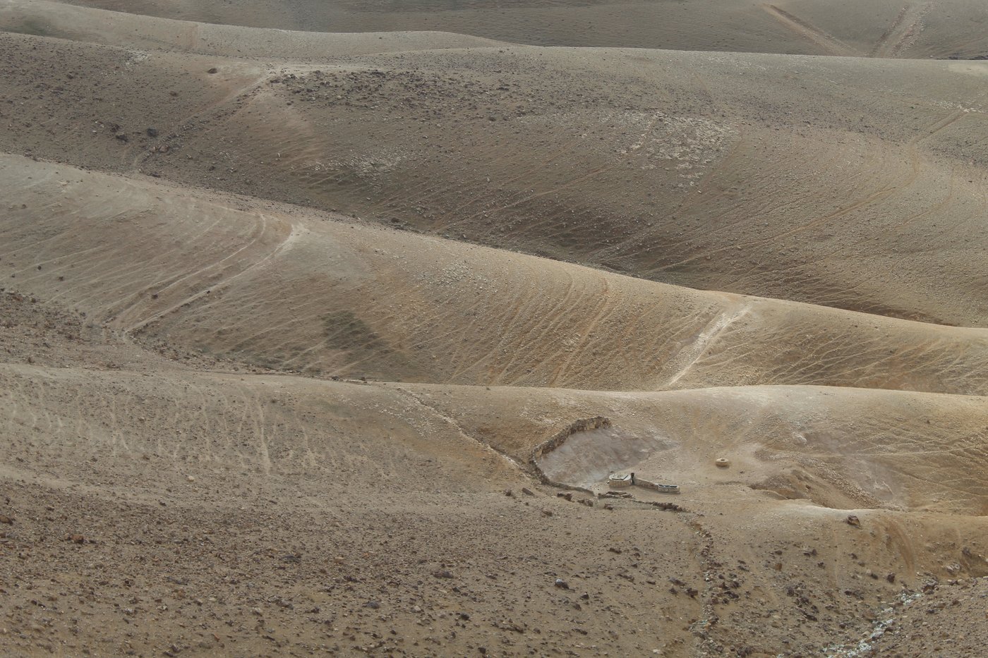 באר מים בתחתית הר מונטאר – 'צוק עזאזל'