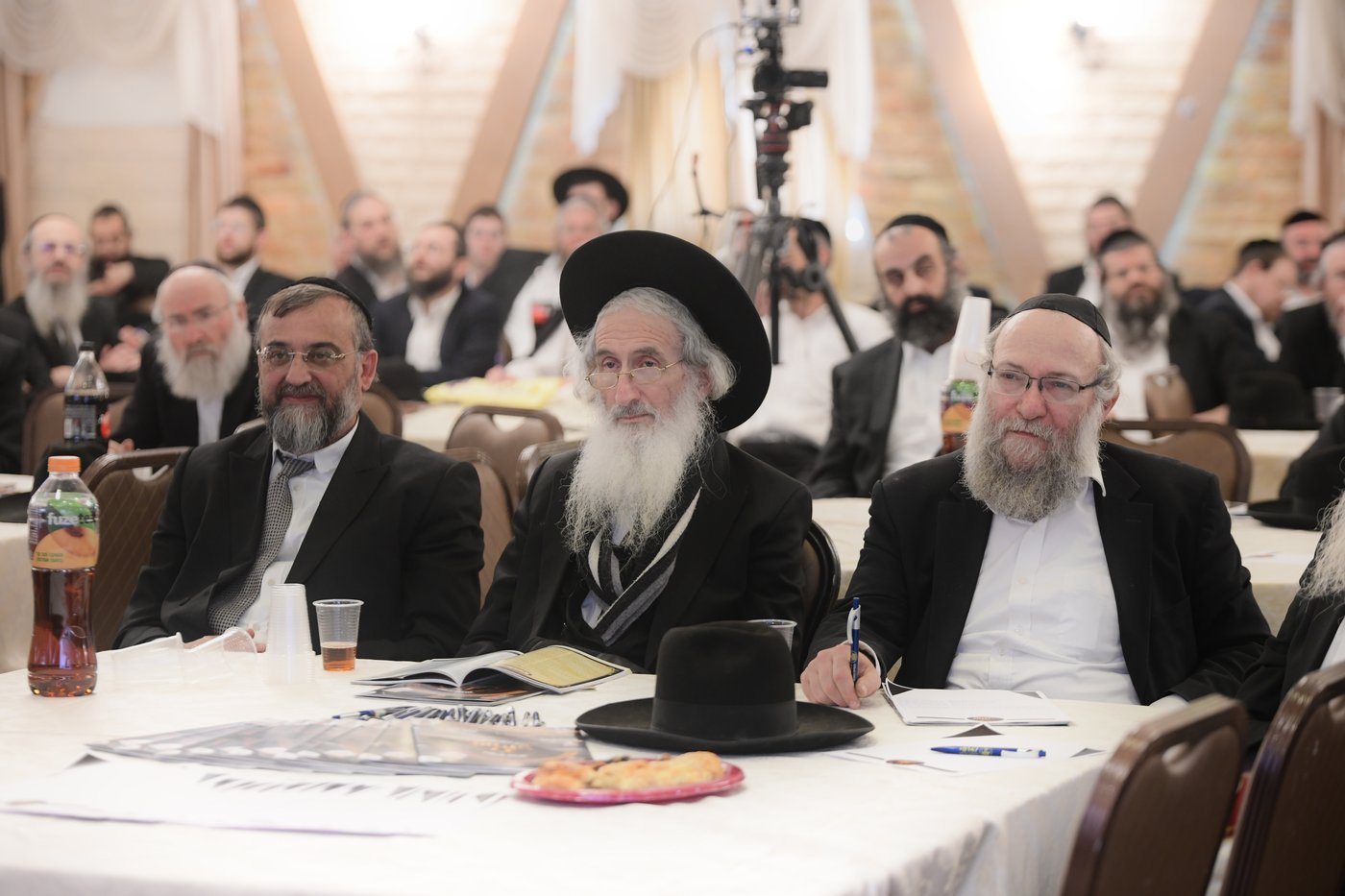 "ר"מ צריך להיות אוהב את הבריות; עם אהבה הוא משפיע"
