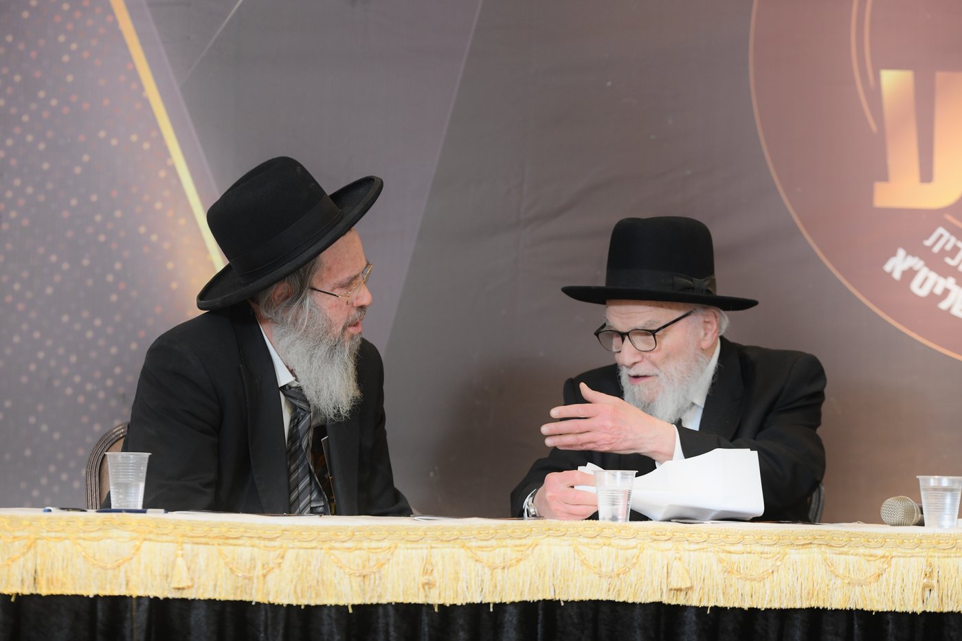 "ר"מ צריך להיות אוהב את הבריות; עם אהבה הוא משפיע"