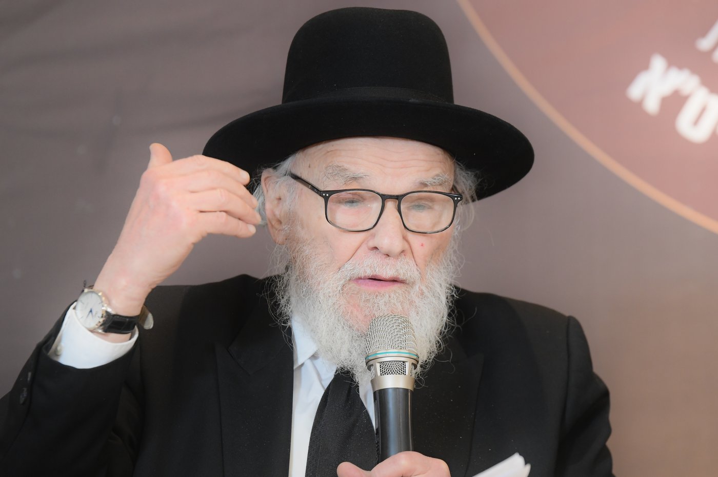 "ר"מ צריך להיות אוהב את הבריות; עם אהבה הוא משפיע"