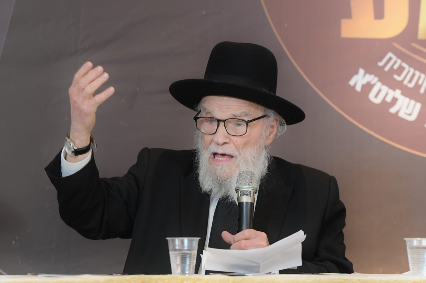 "ר"מ צריך להיות אוהב את הבריות; עם אהבה הוא משפיע"