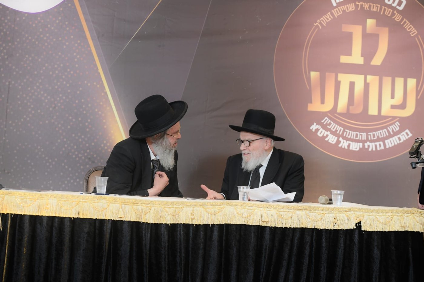 "ר"מ צריך להיות אוהב את הבריות; עם אהבה הוא משפיע"