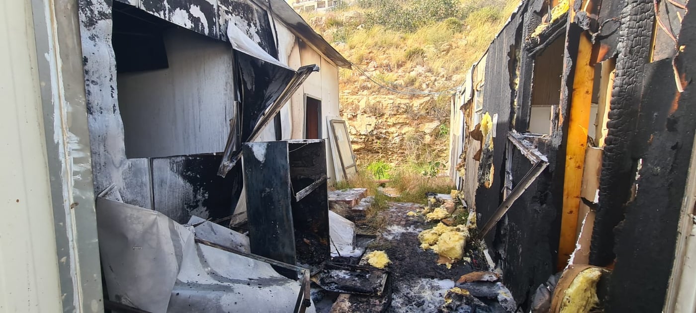 שלושה קרוואני פנימיית ישיבה עלו בלהבות