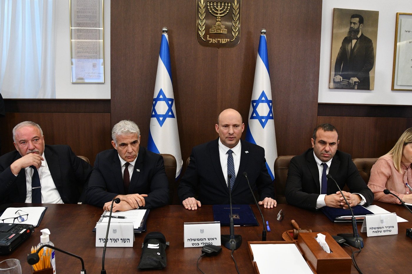 בנט בישיבת הממשלה, היום