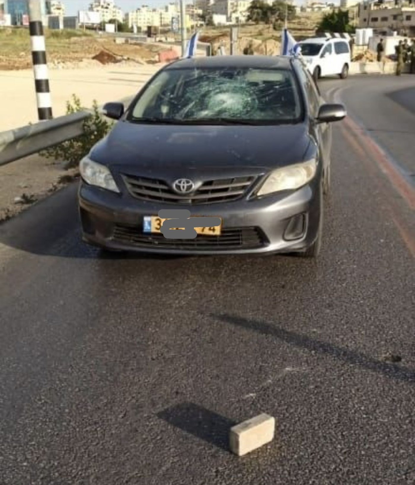 כך ניסה המחבל לפרוץ אל הרכב הישראלי