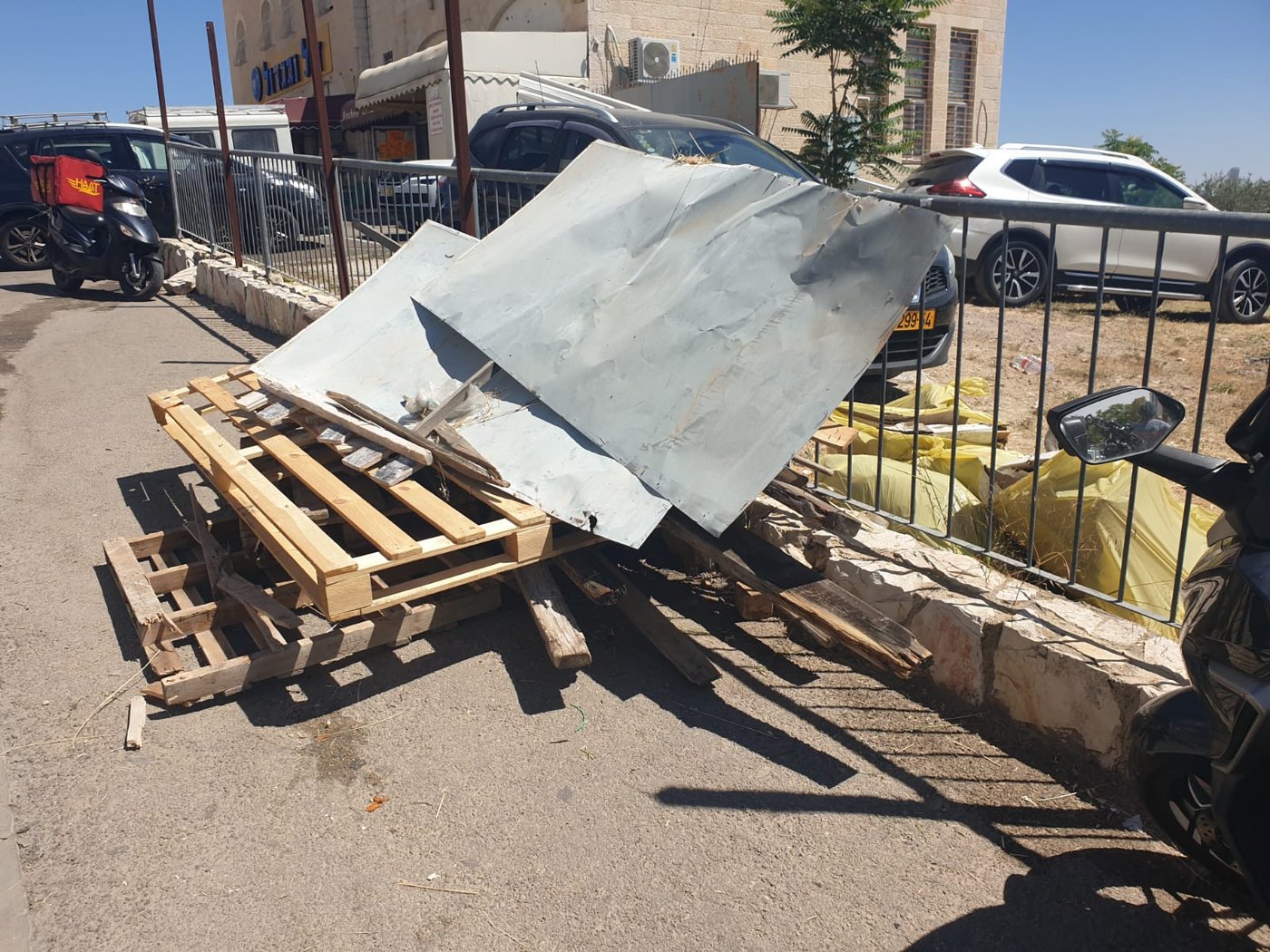 עשרות מדורות לא מאושרות פורקו בירושלים