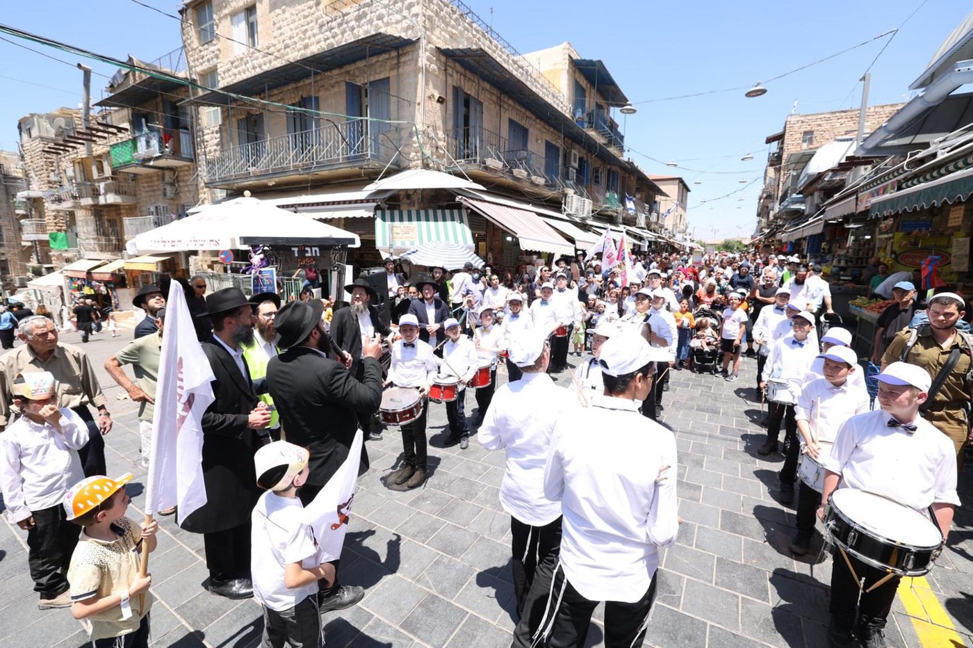 אלפי ילדי אלעד צעדו בתהלוכת ענק סמוך למקום הטבח המחריד