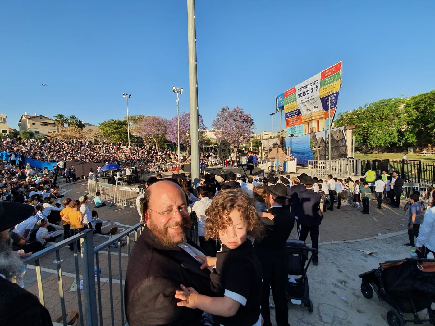 המוני הילדים באלעד