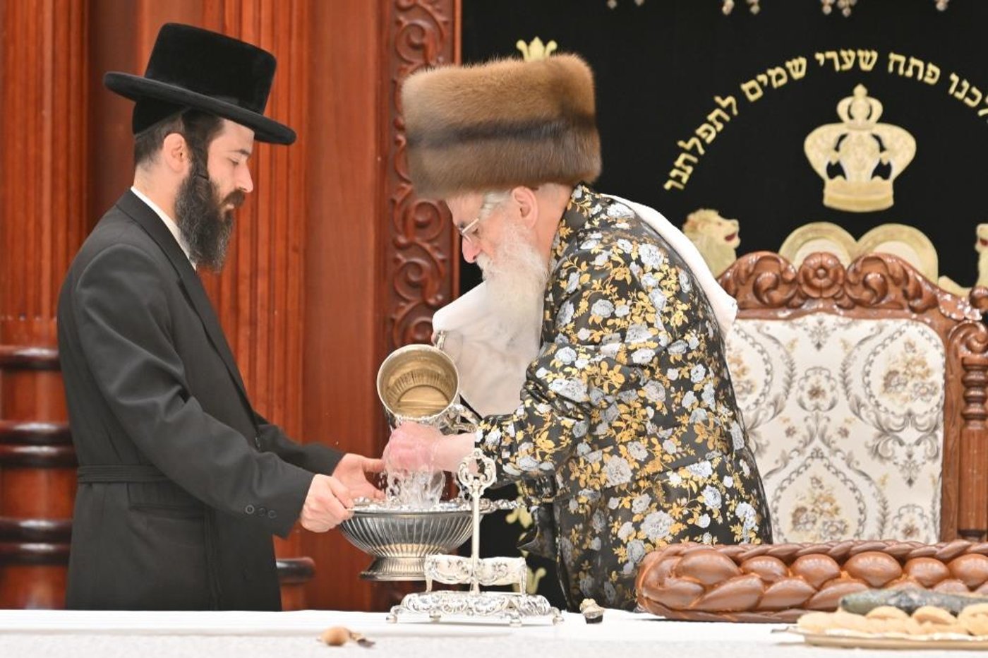 ההדלקה וה'חלאקה' בחסידות ויז'ניץ