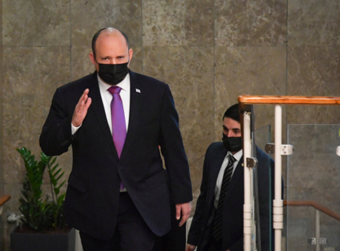 נטישת יועצי בנט: גם העוזרת האישית עוזבת