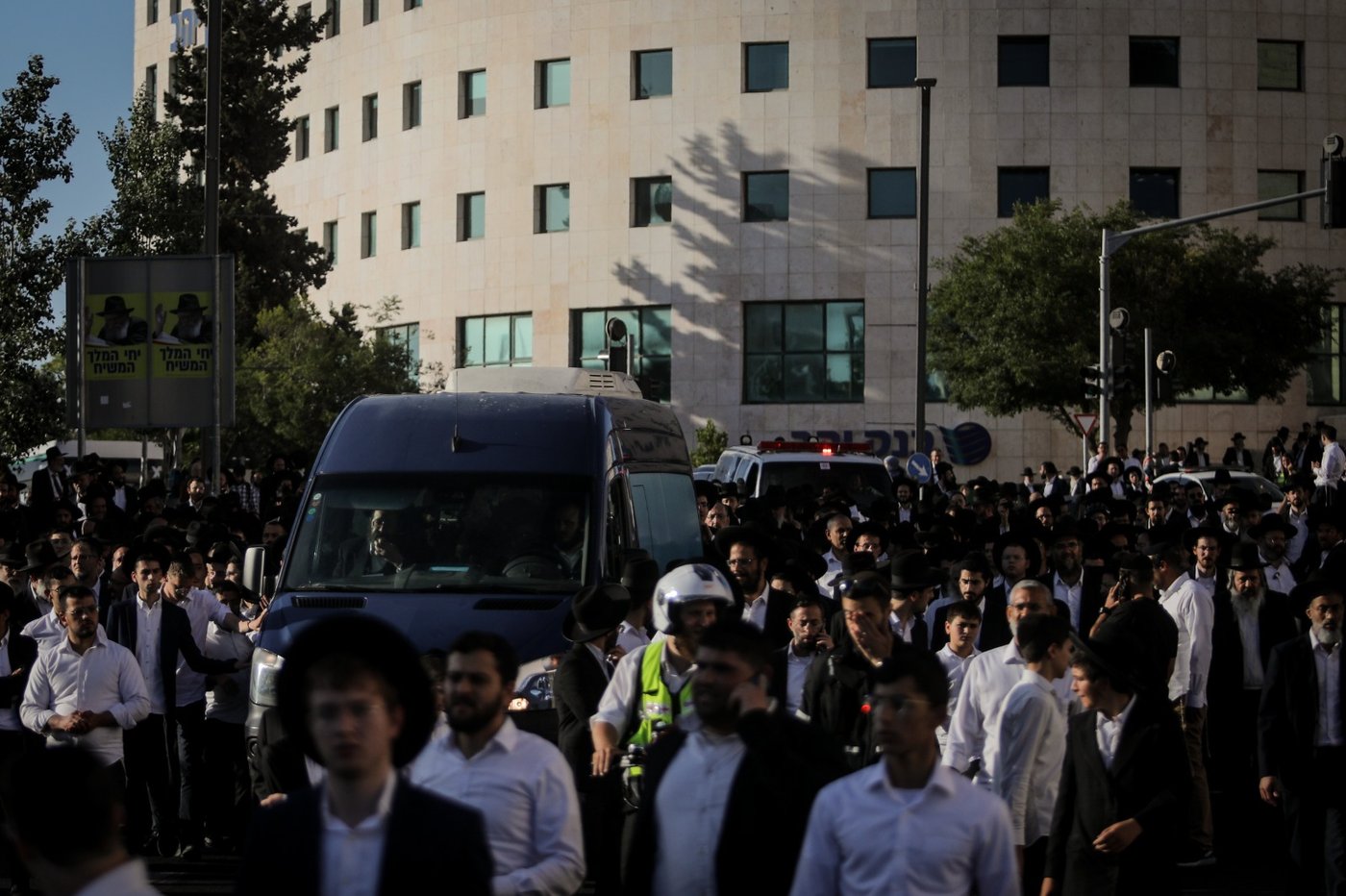 תיעוד מסע הלווייתו של הרב אורי זוהר זצ"ל