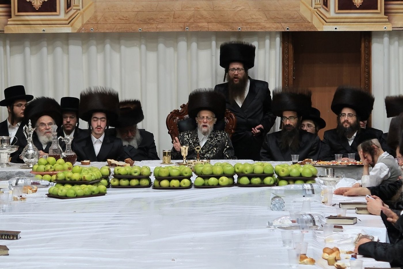 בסערט ויז'ניץ נעלו את החג ב'פארשפיל' לנכד הרבי