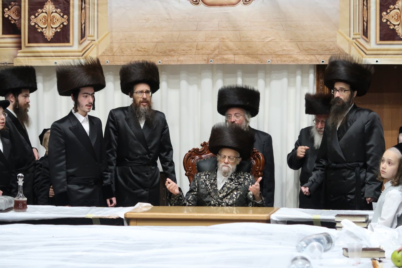 בסערט ויז'ניץ נעלו את החג ב'פארשפיל' לנכד הרבי