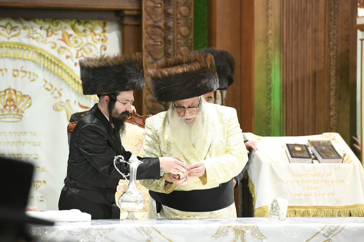 בהשתתפות אלפים: מראות חג השבועות בצאנז