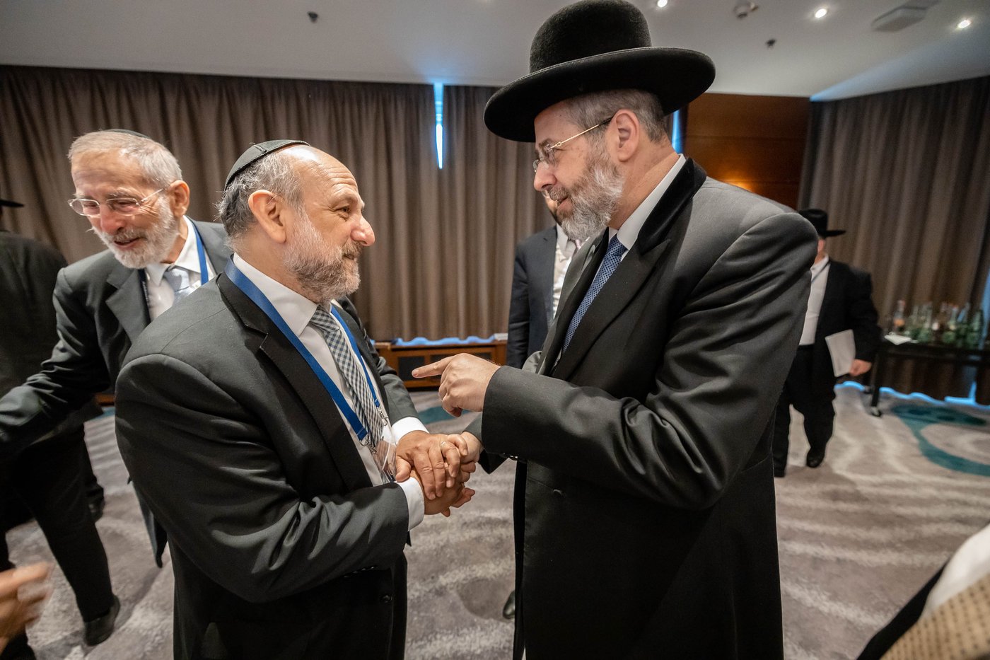 אלי איטקין מגיש: 350 רבנים התכנסו במינכן