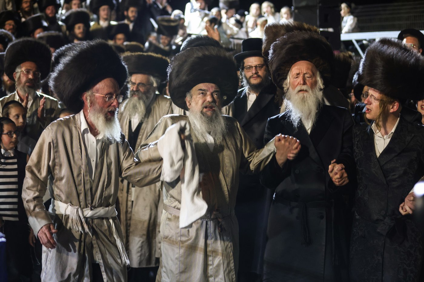 בחודש סיון: הרבי מלעלוב בהדלקה במירון