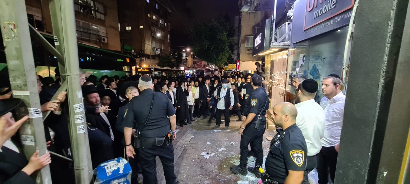 הפגנה אלימה בבני ברק; חמישה נעצרו • צפו