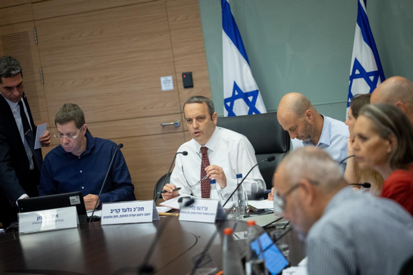 קריב ניסה לעקוף ועורר את זעם האופוזיציה
