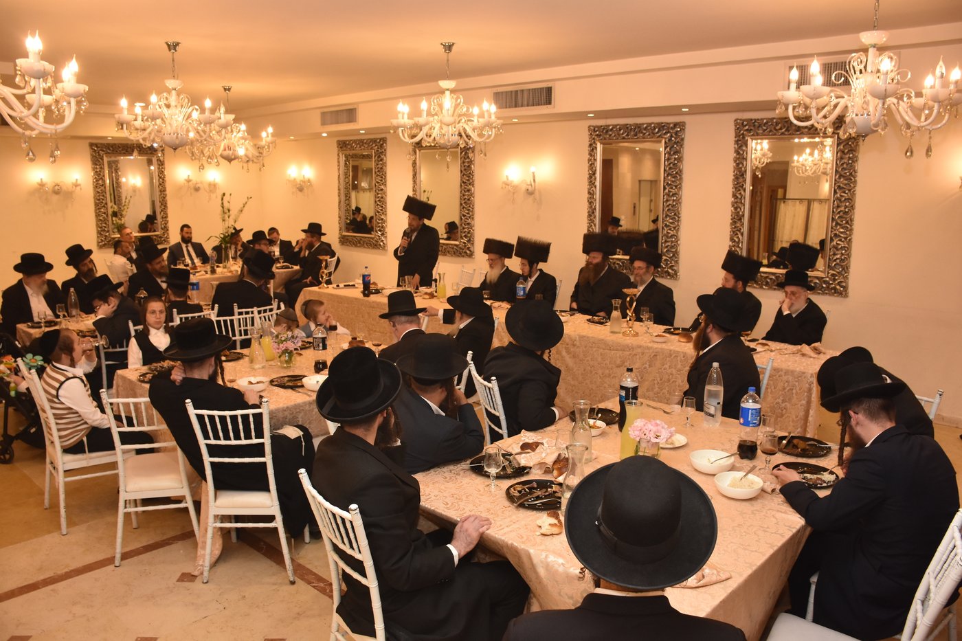 שבע ברכות לנכד רב הקהילה ונכדת האדמו"ר • צפו