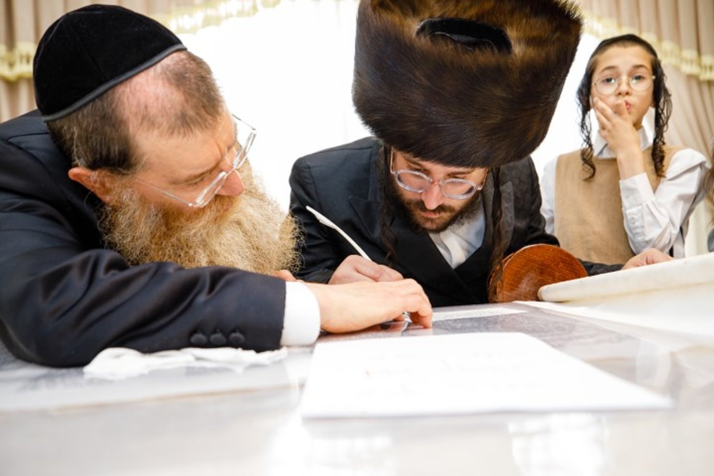 שישו ושמחו בביתר עילית: המונים בהכנסת ספר תורה לבית כנסת חב"ד