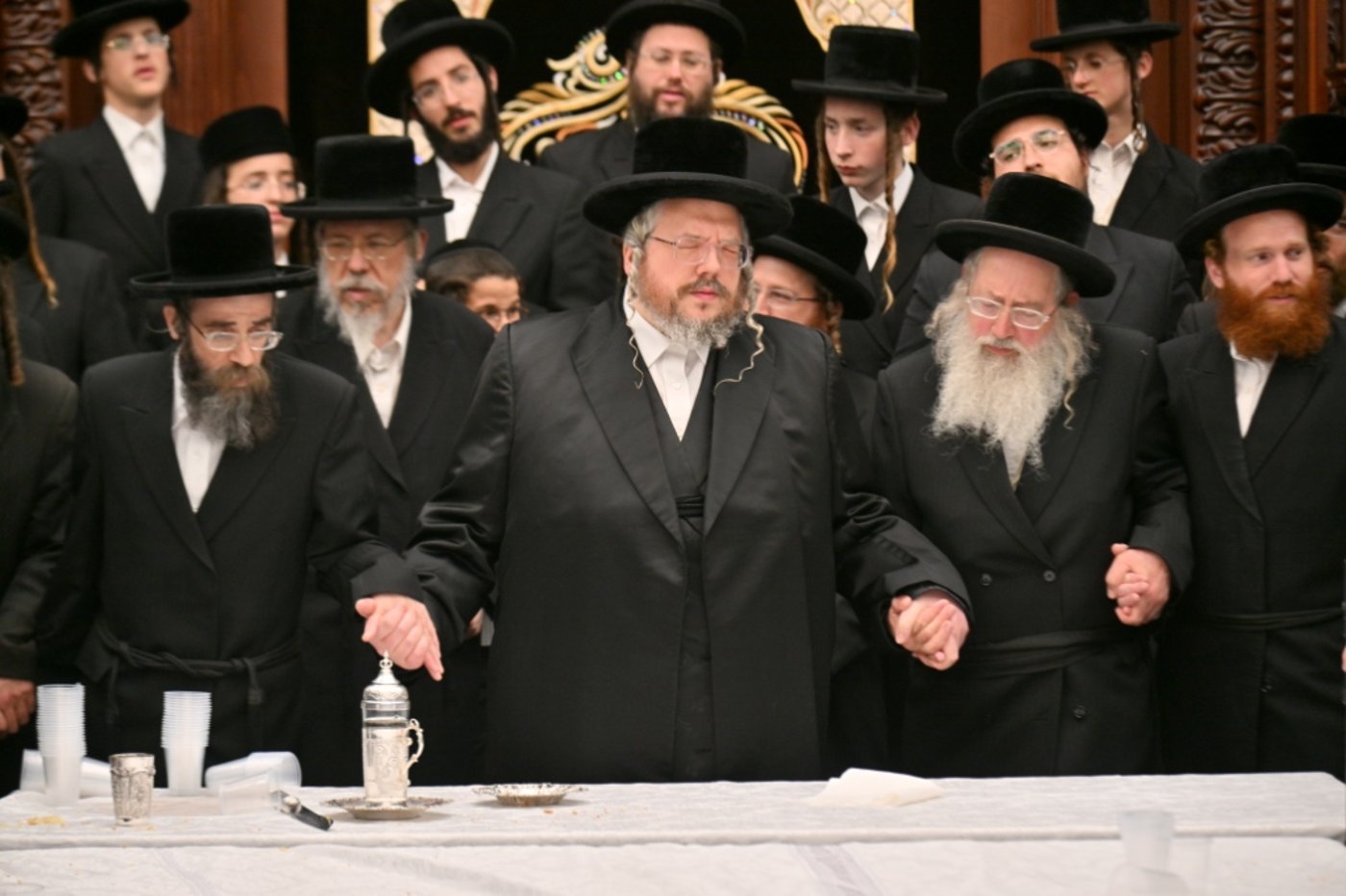 בעלזא: בן האדמו"ר קבע מזוזה בבית המדרש באשדוד