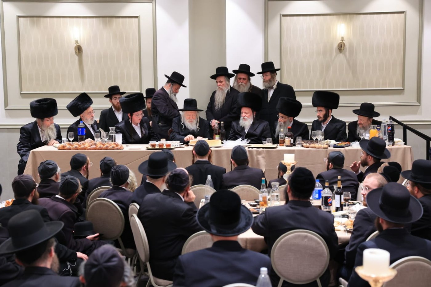 הרבי מגור בשבע ברכות לנכדת מנכ"ל החסידות