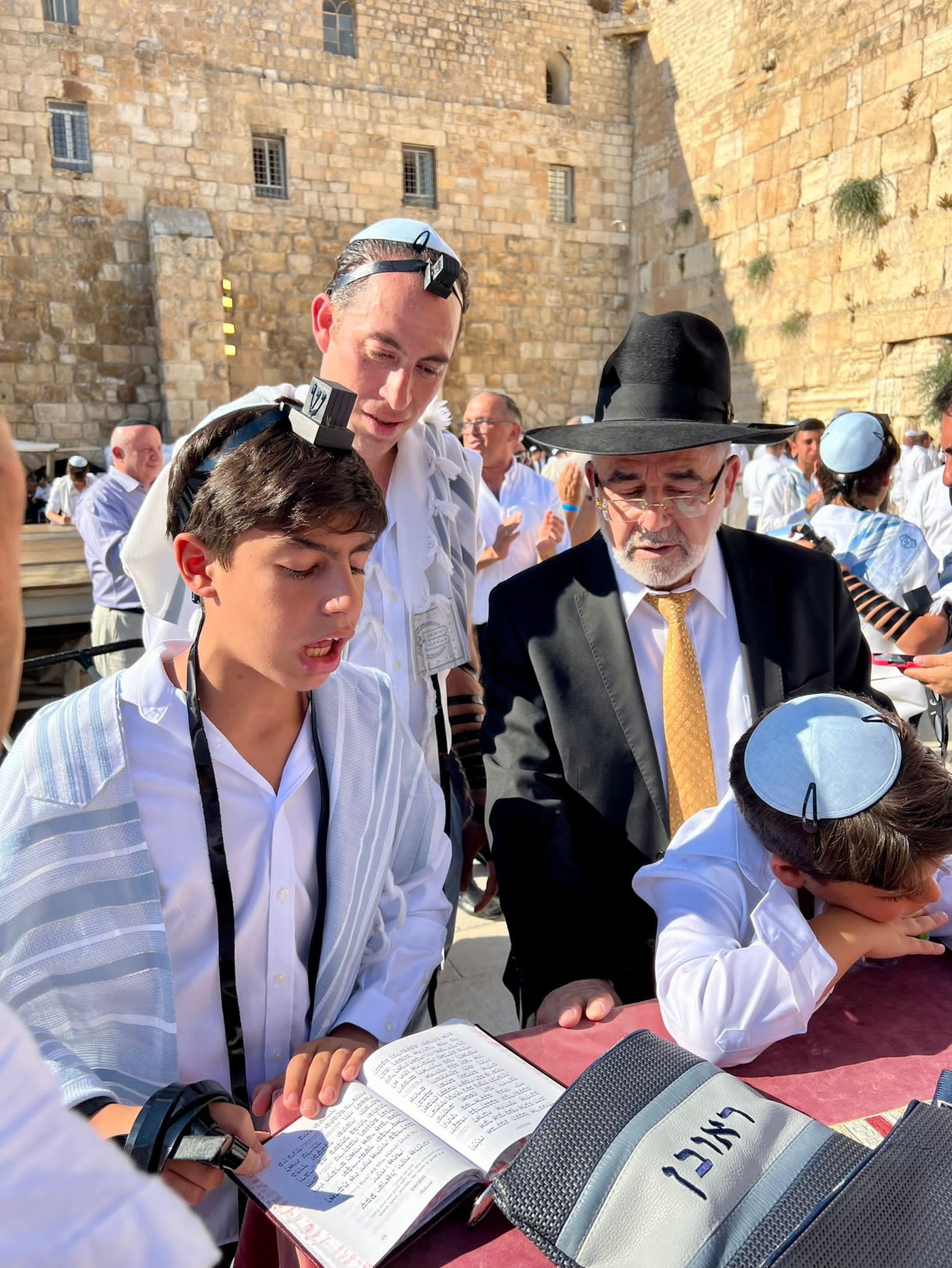 300 מ'אנוסי משהד' חגגו בר מצווה בכותל