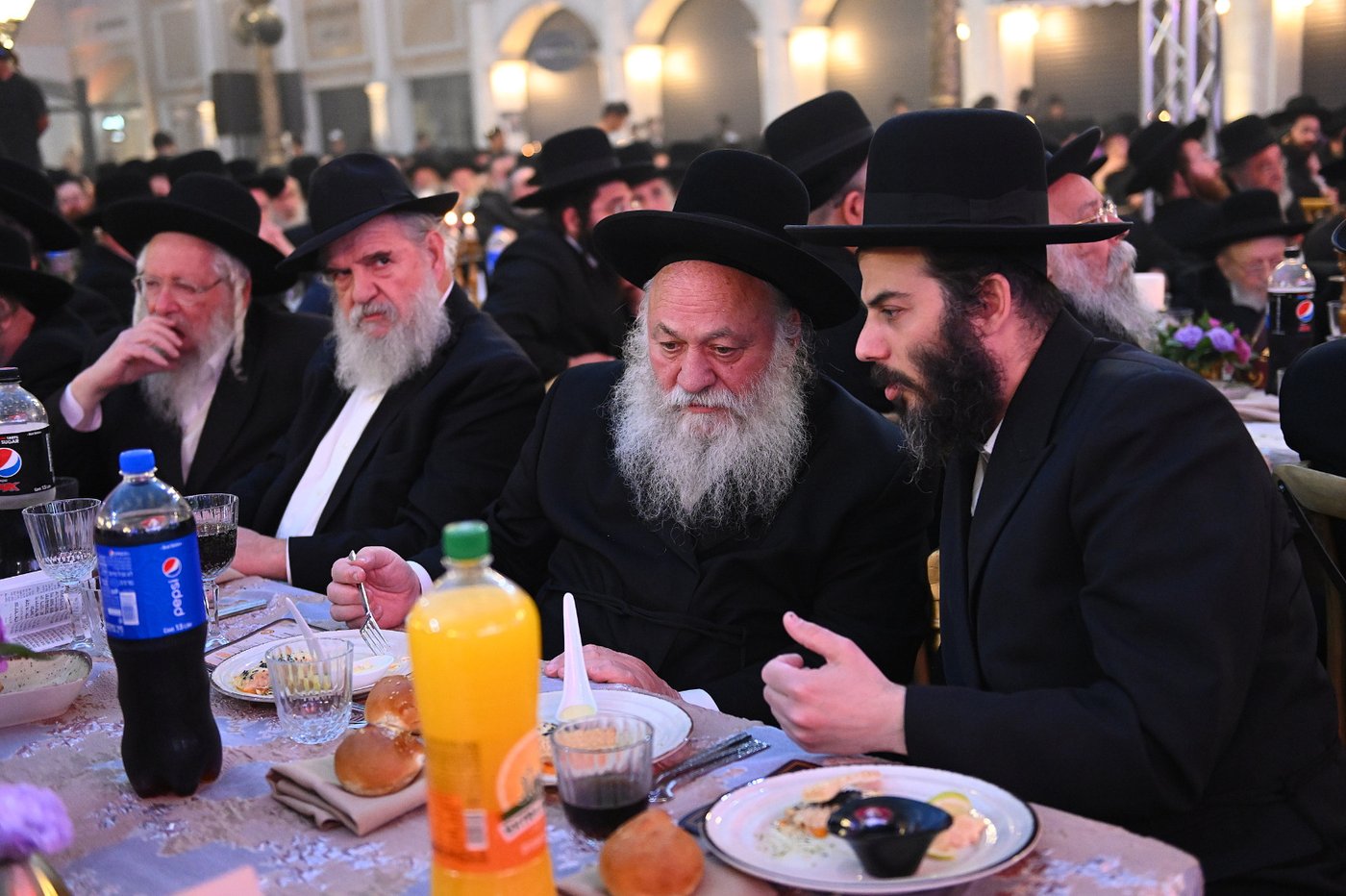 האדמו"ר רמז: "ביהמ"ד יוכל לשמש עד ביאת גואל צדק ועד בכלל"