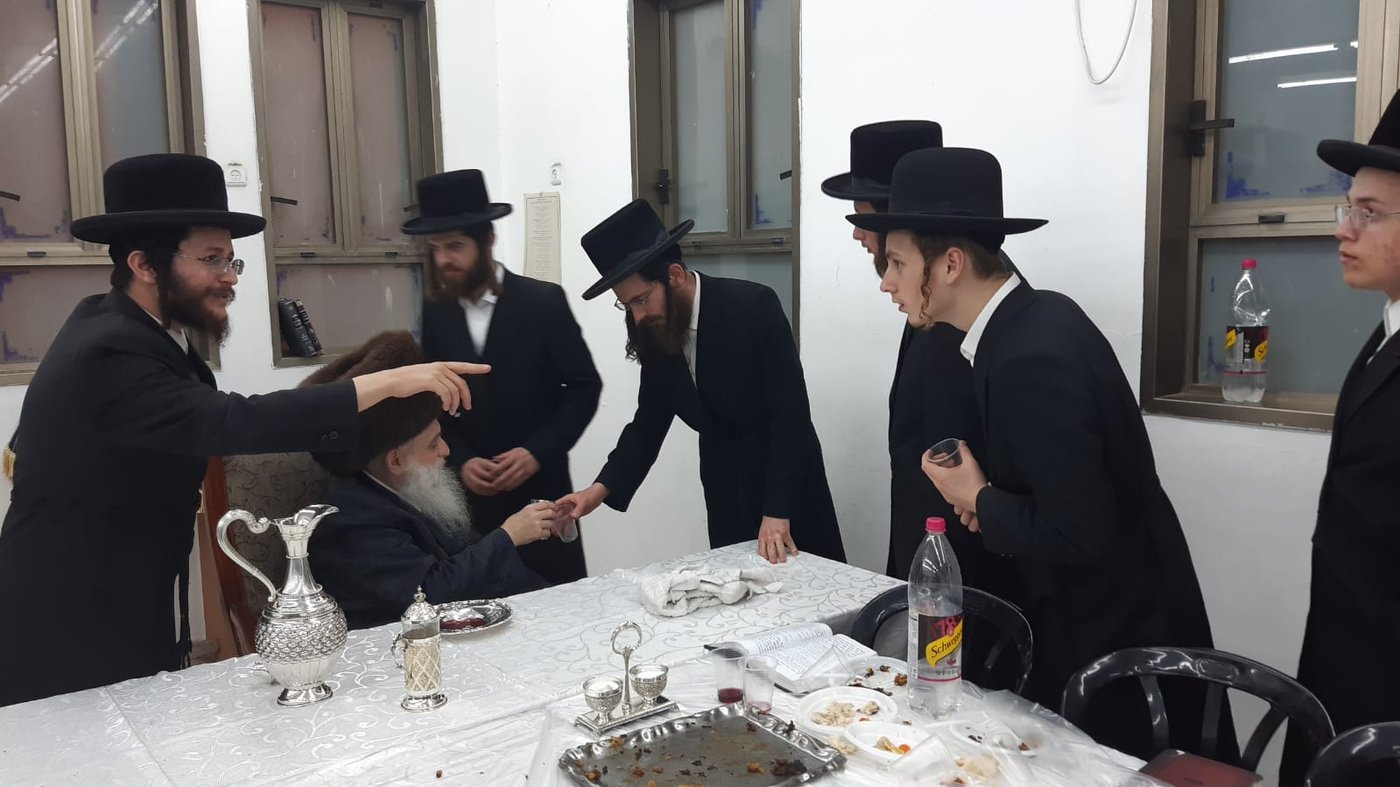 האדמו"ר מבוטושאן ציין את הילולת האדמו"רים