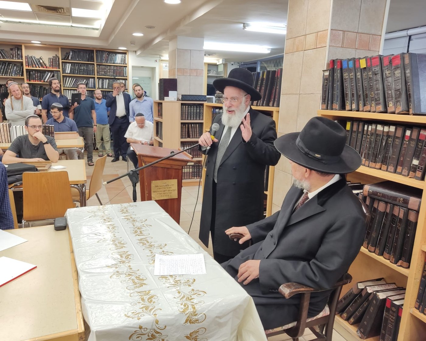 "משמר הקדושים": רבה של מקסיקו דרש בישיבת מרכז הרב | תיעוד