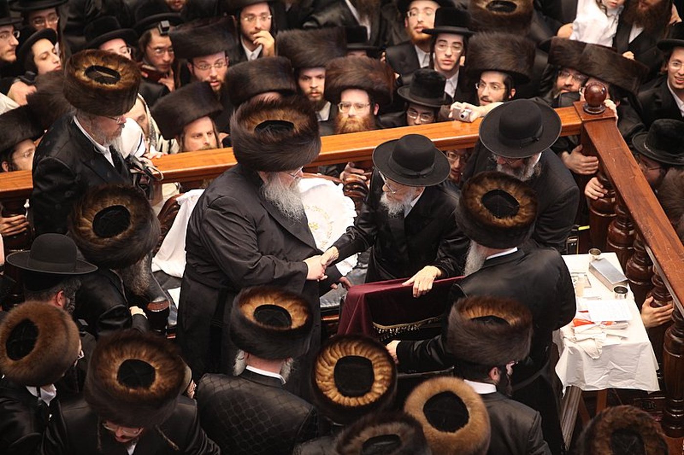 כשהגרי"ש אלישיב זצ"ל כובד בברית בבעלזא; צפו