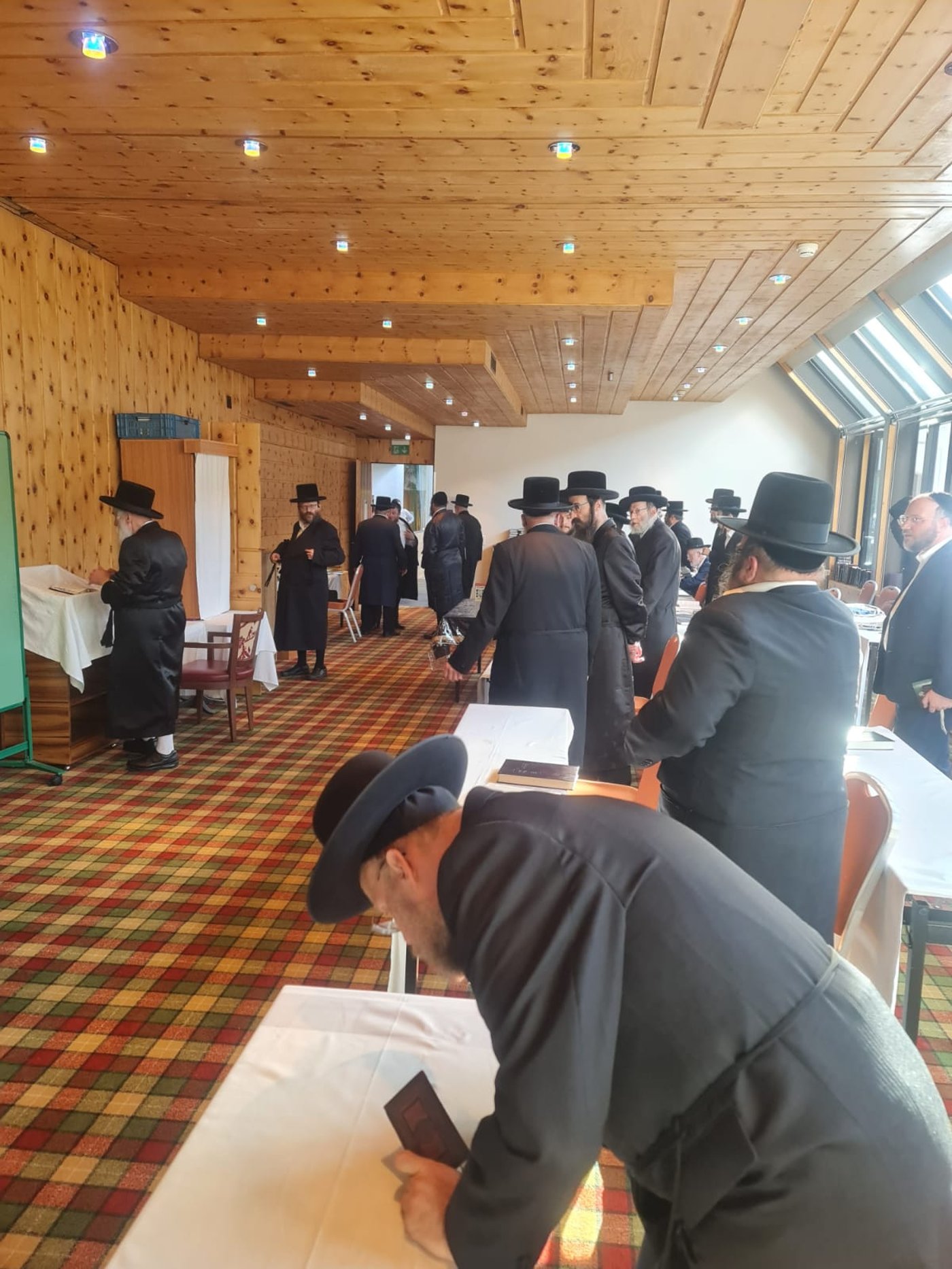 תיעוד: הרבי מויז'ניץ ביקר במלון היוקרתי בשוויץ